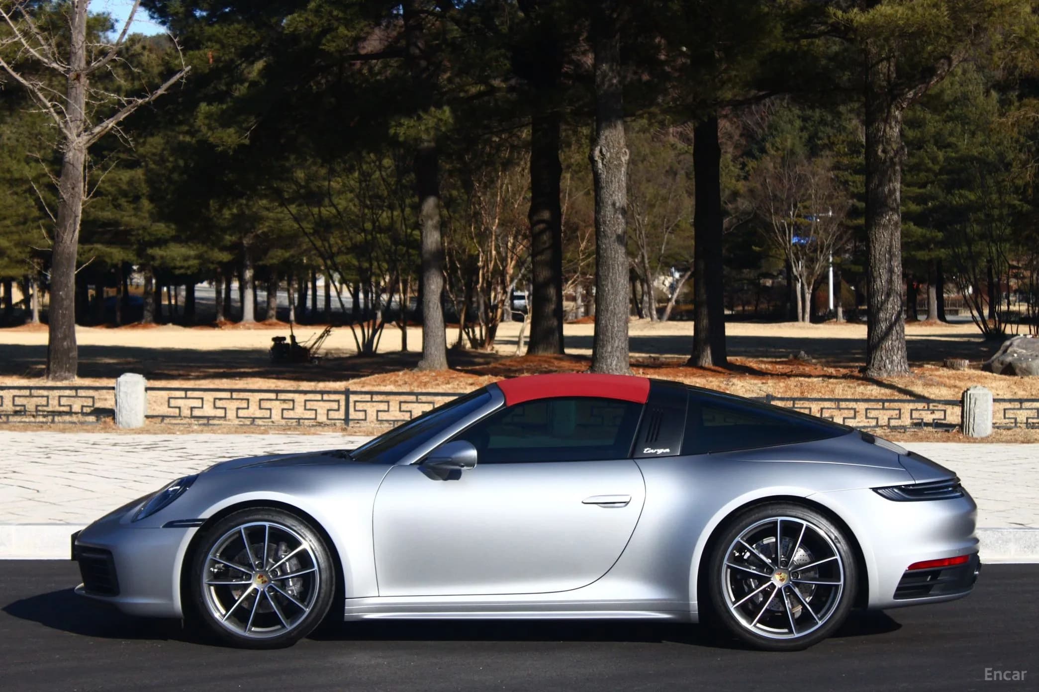 911 (992)