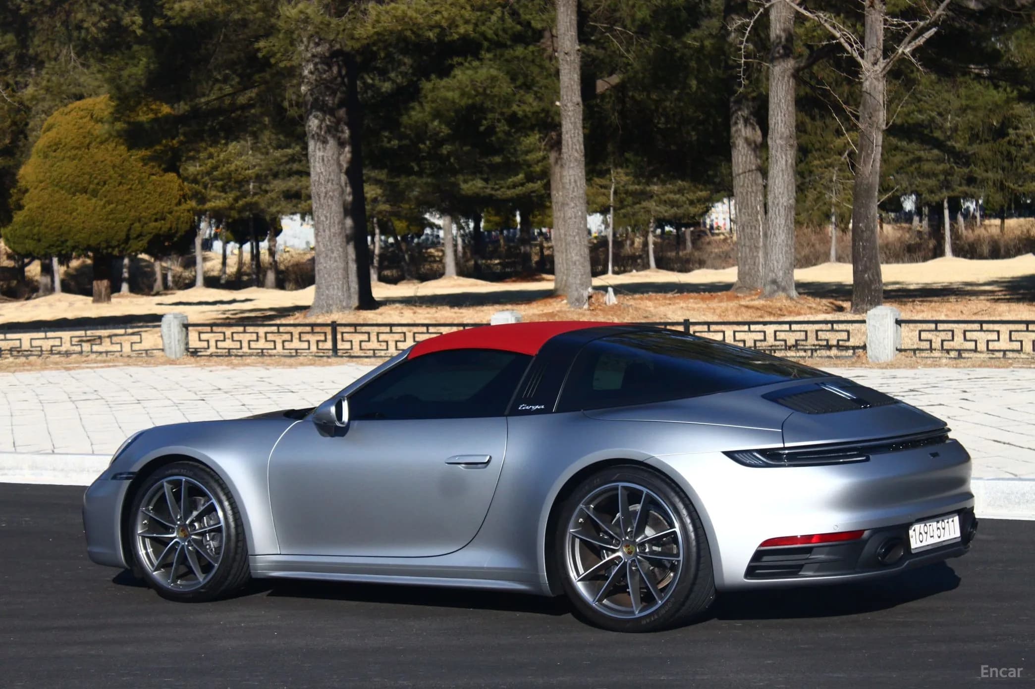 911 (992)
