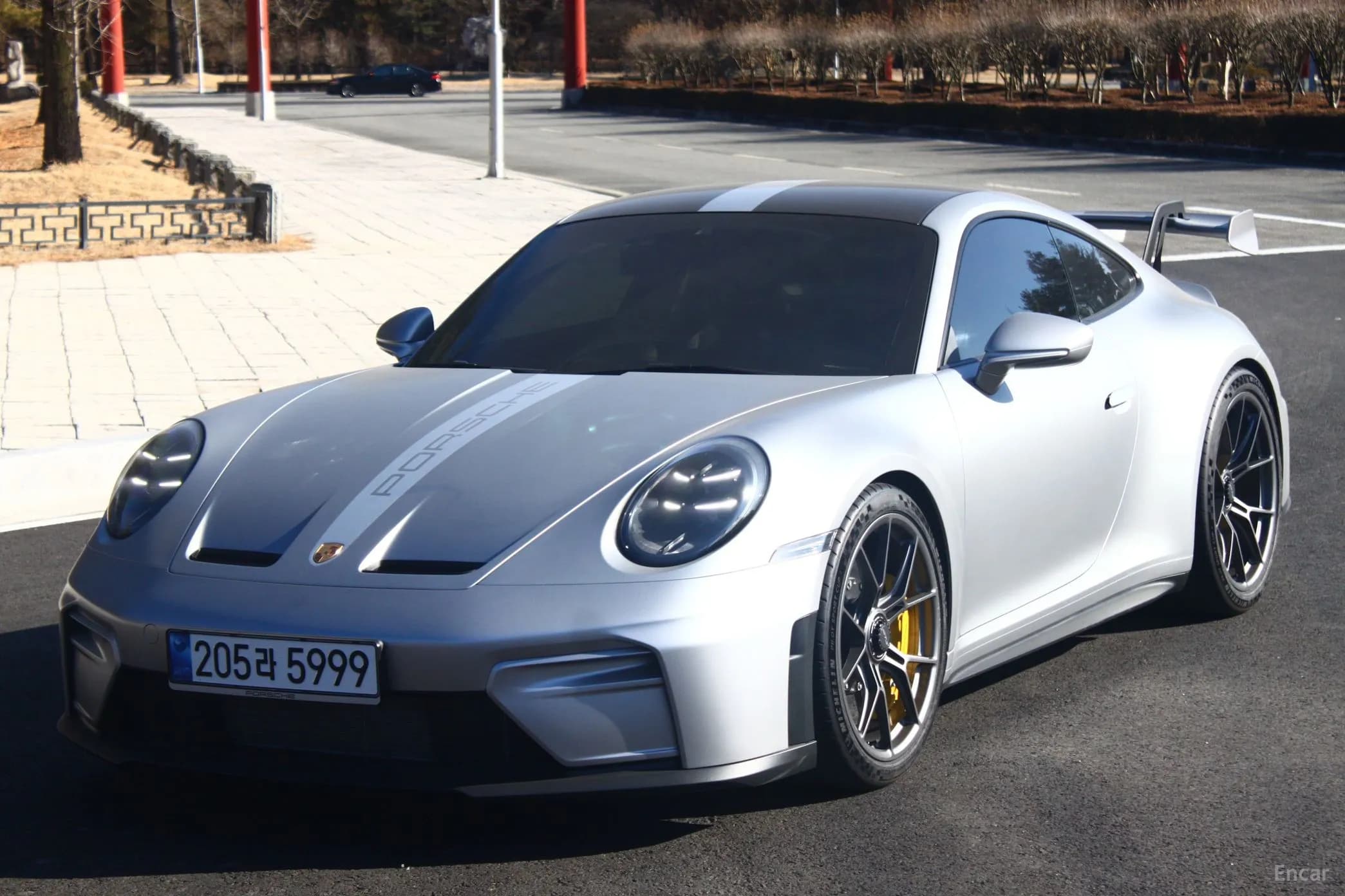 911 (992)