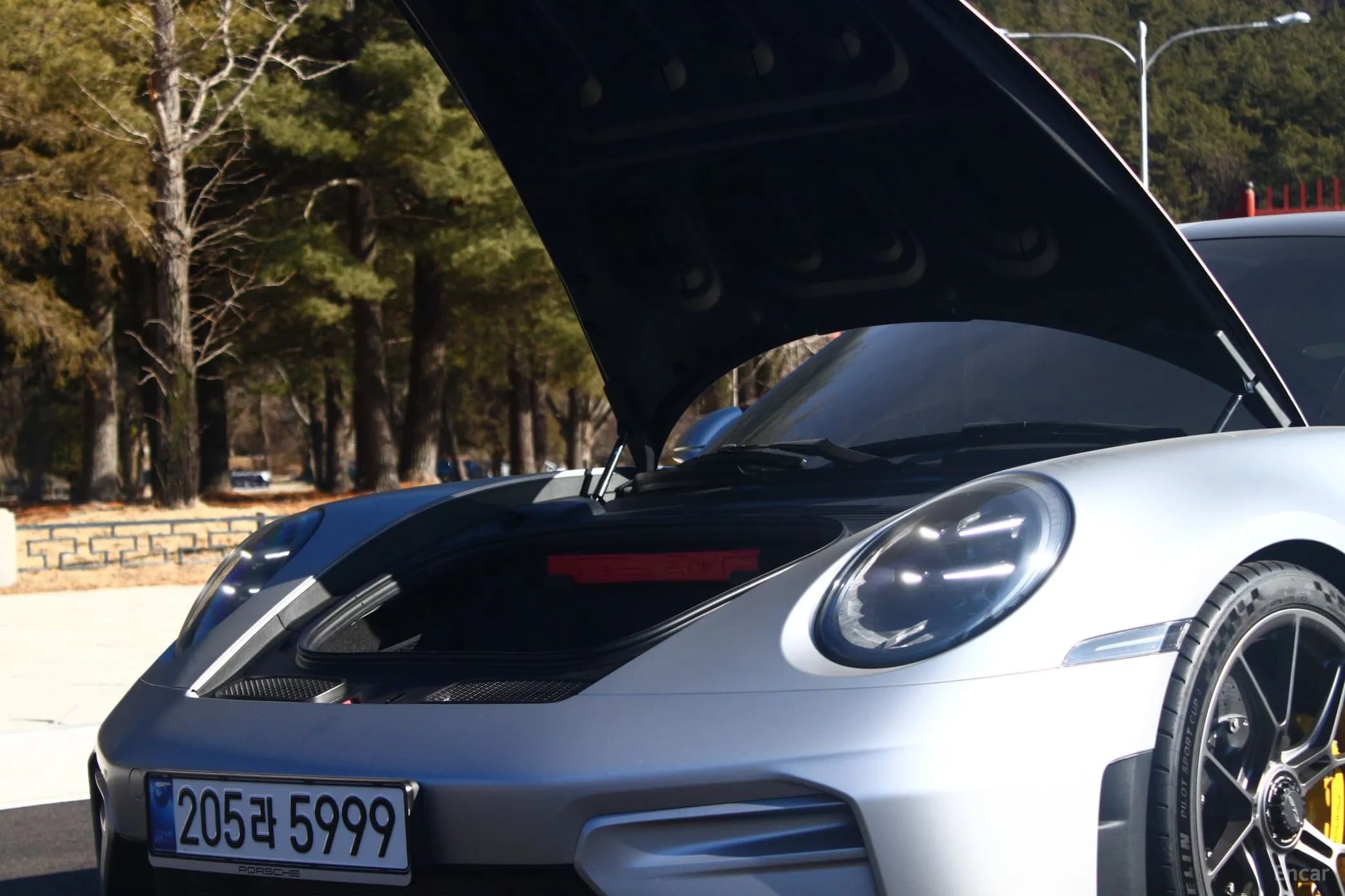 911 (992)