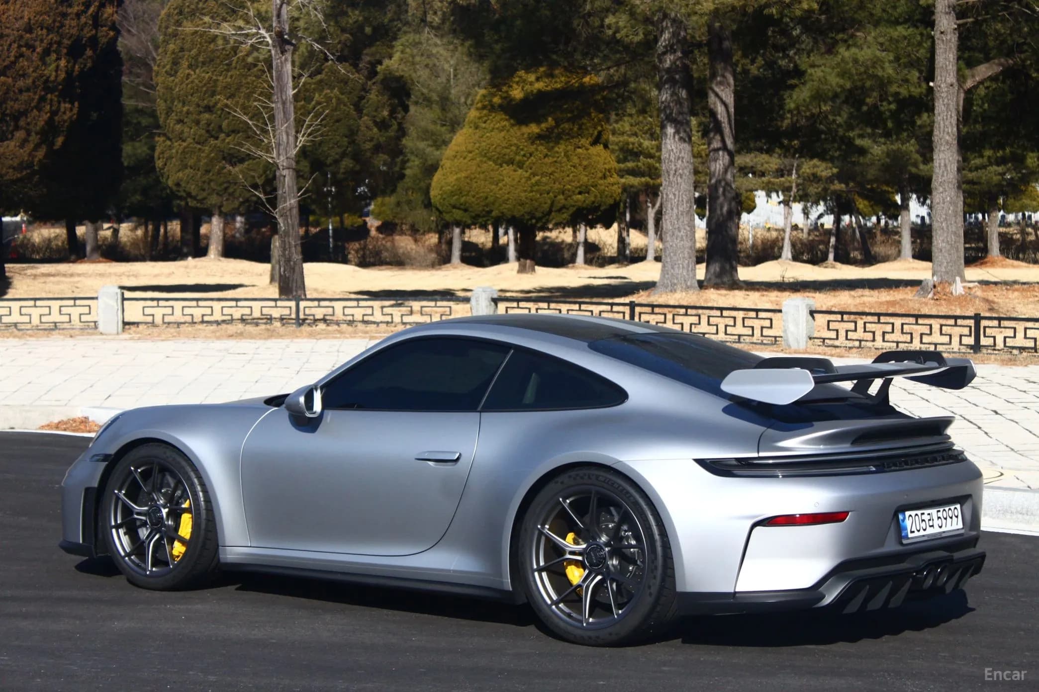 911 (992)
