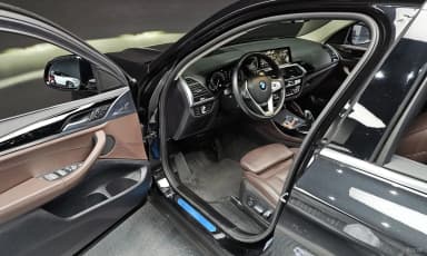 X4 (G02)