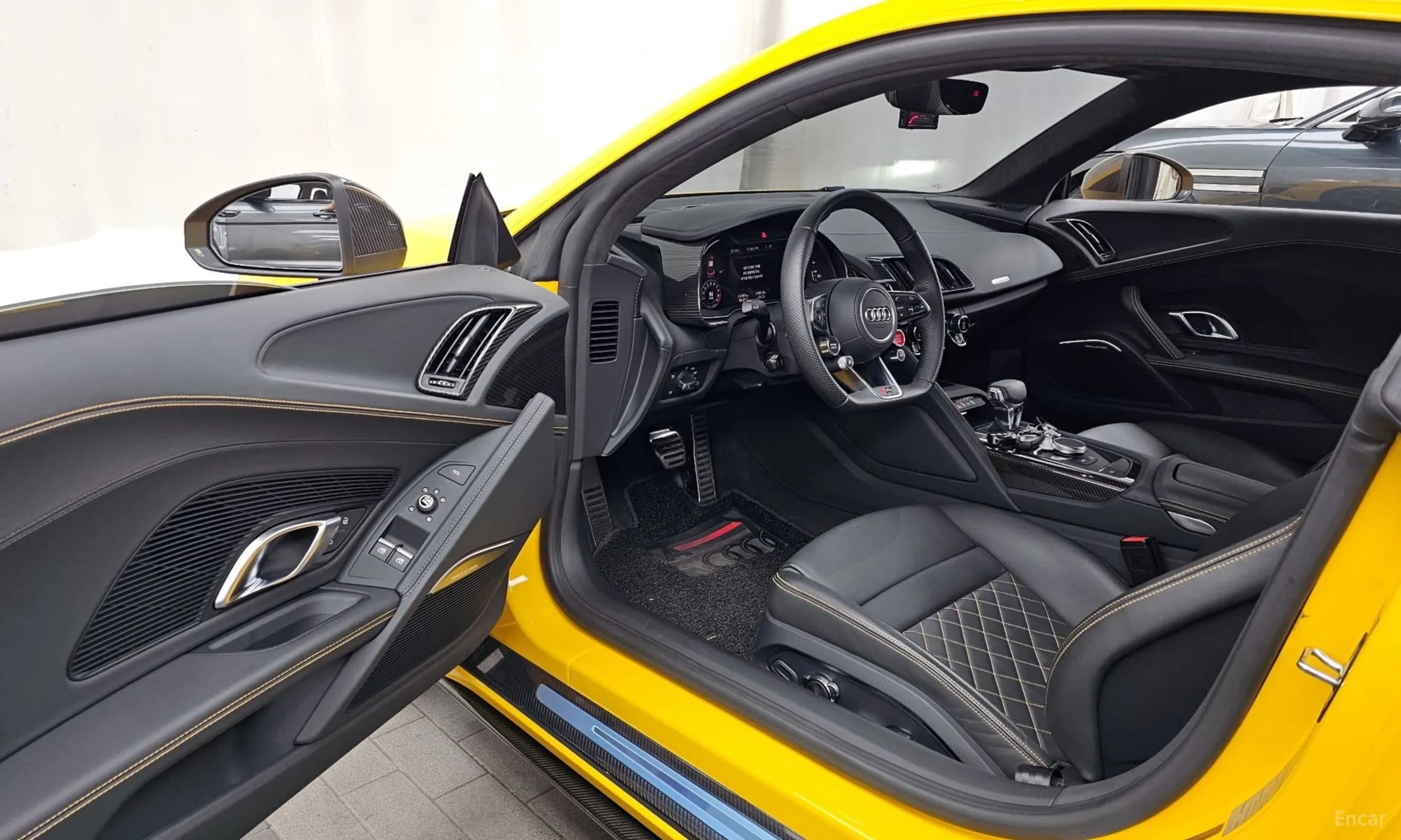 R8 (4S)
