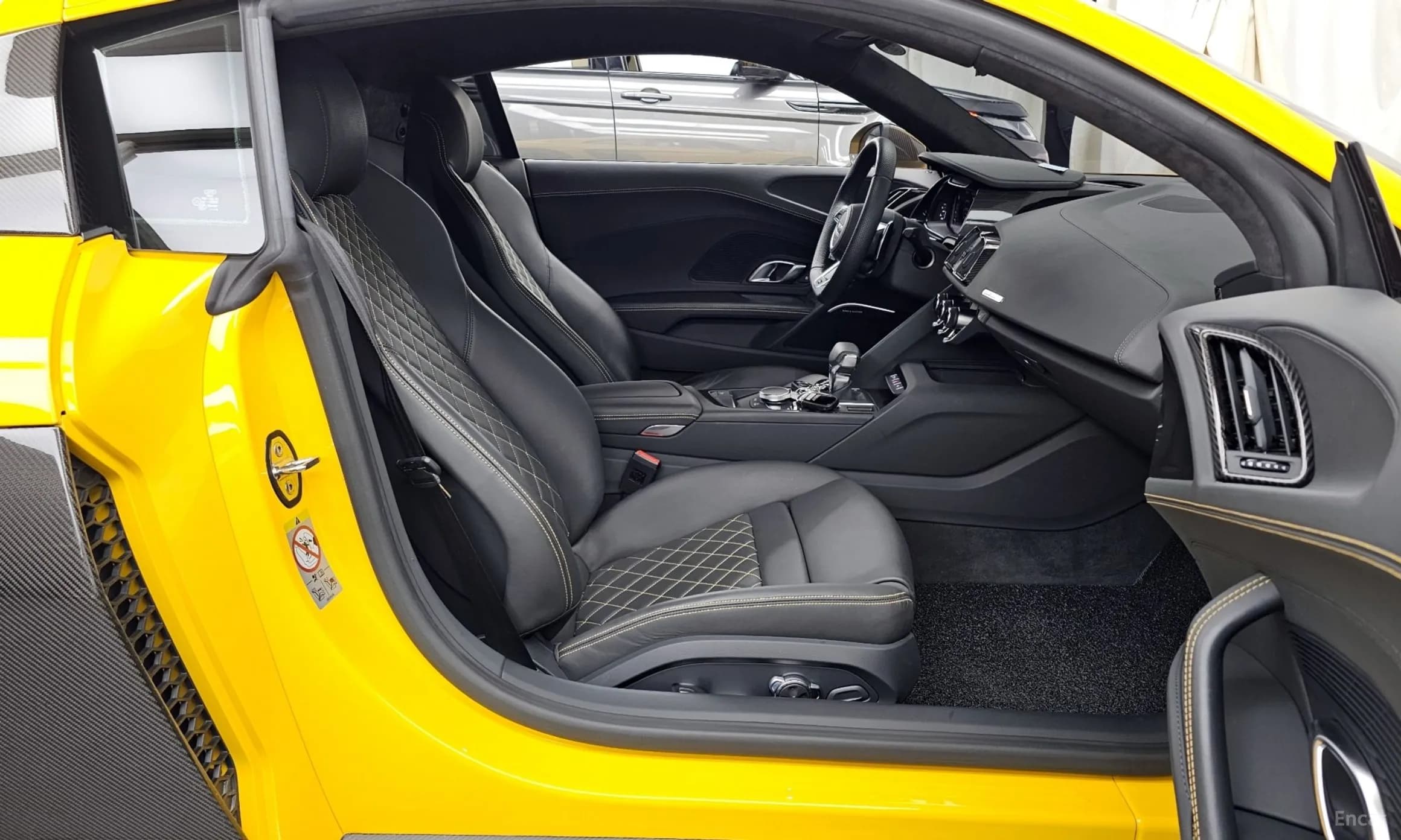 R8 (4S)