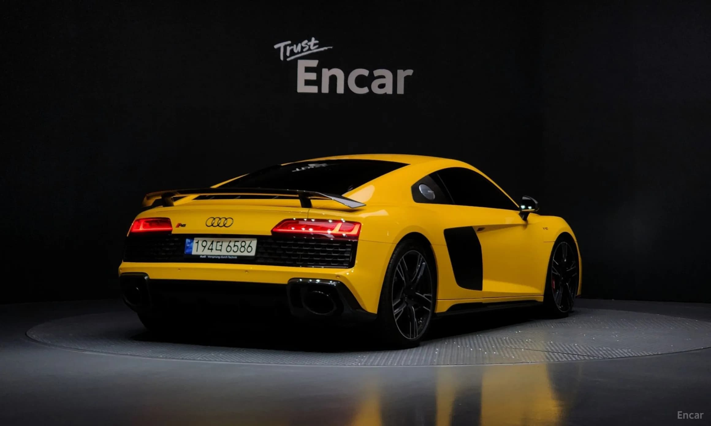 R8 (4S)
