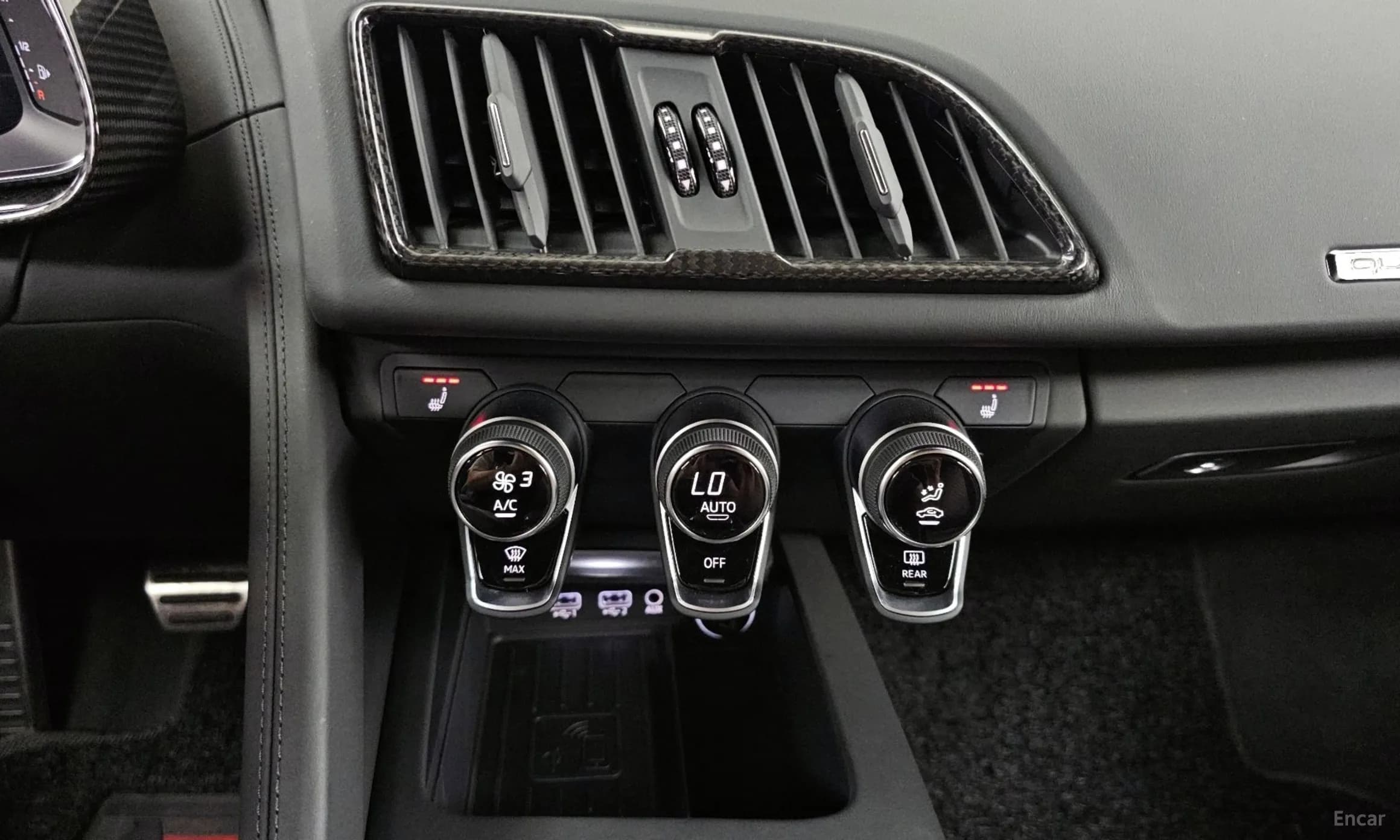 R8 (4S)