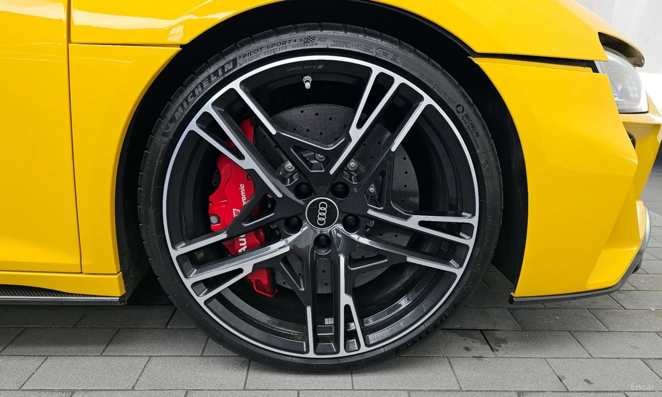 R8 (4S)