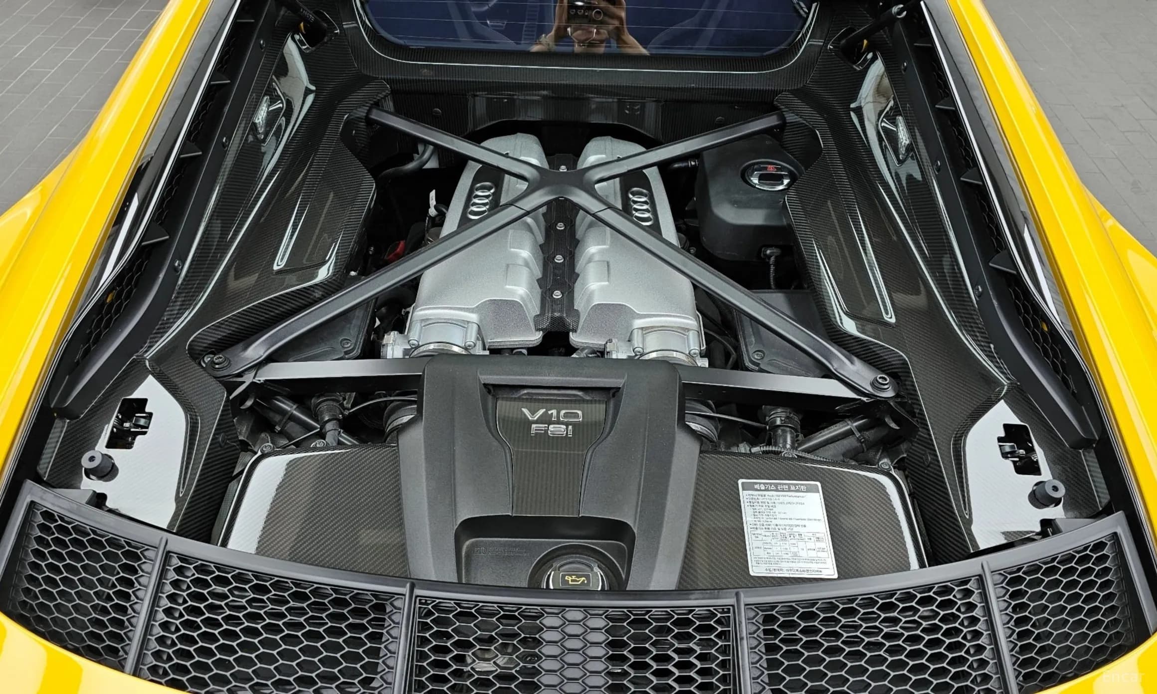 R8 (4S)