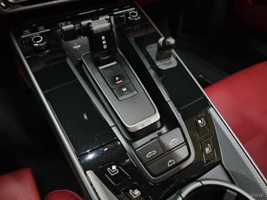 911 (992)