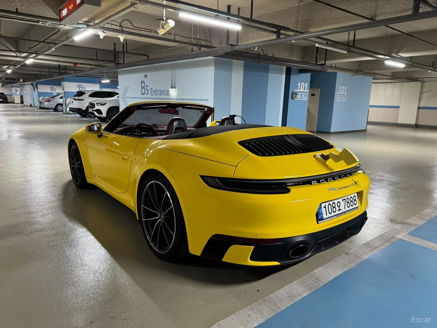 911 (992)