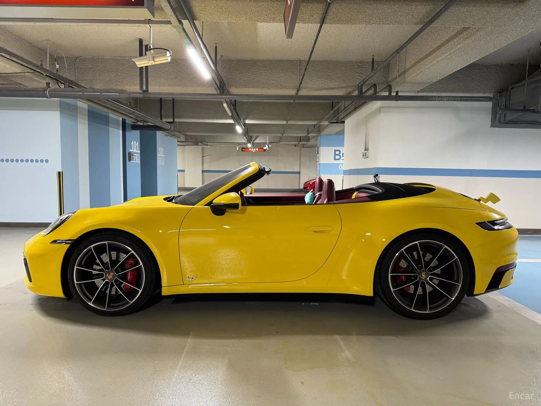 911 (992)