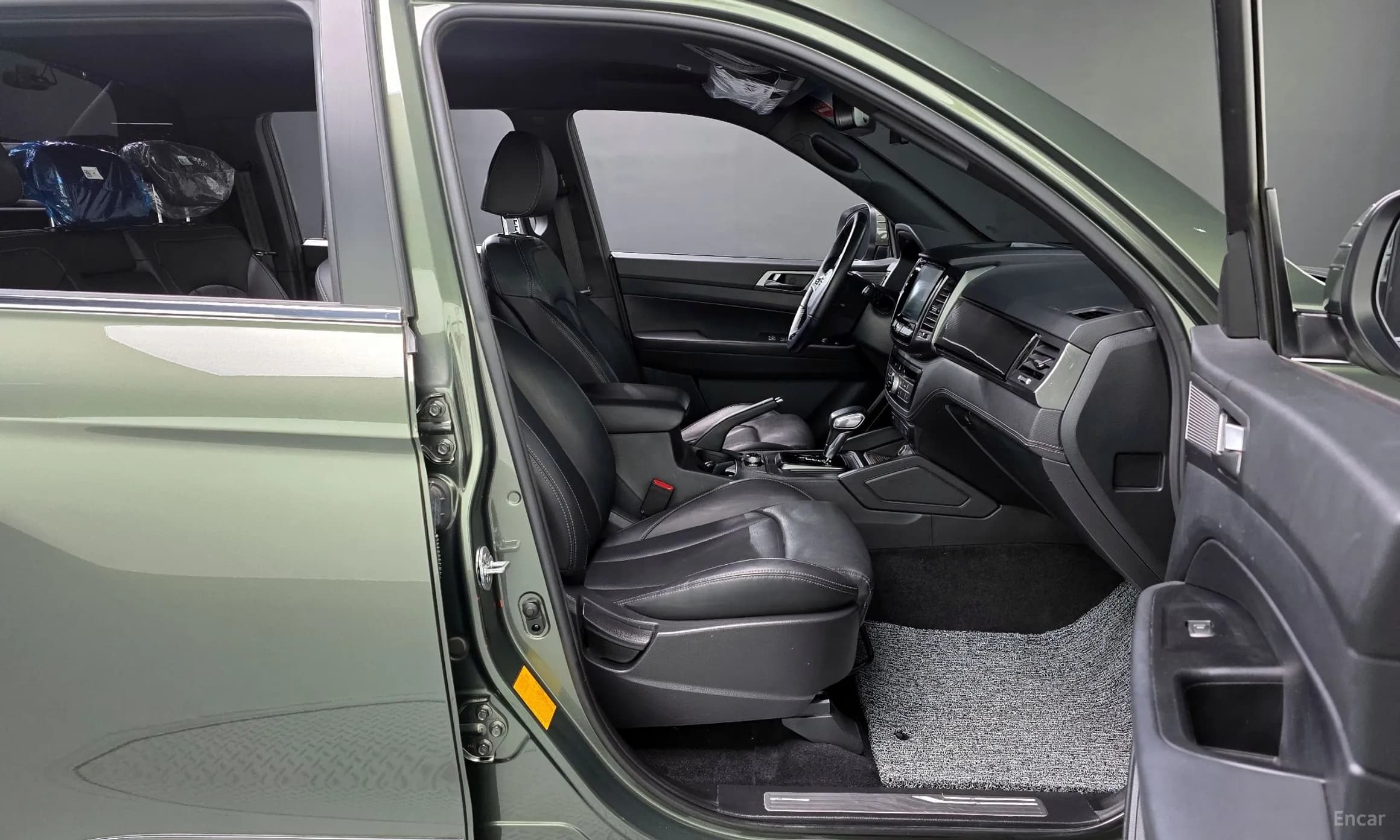 Rexton Sports Khan