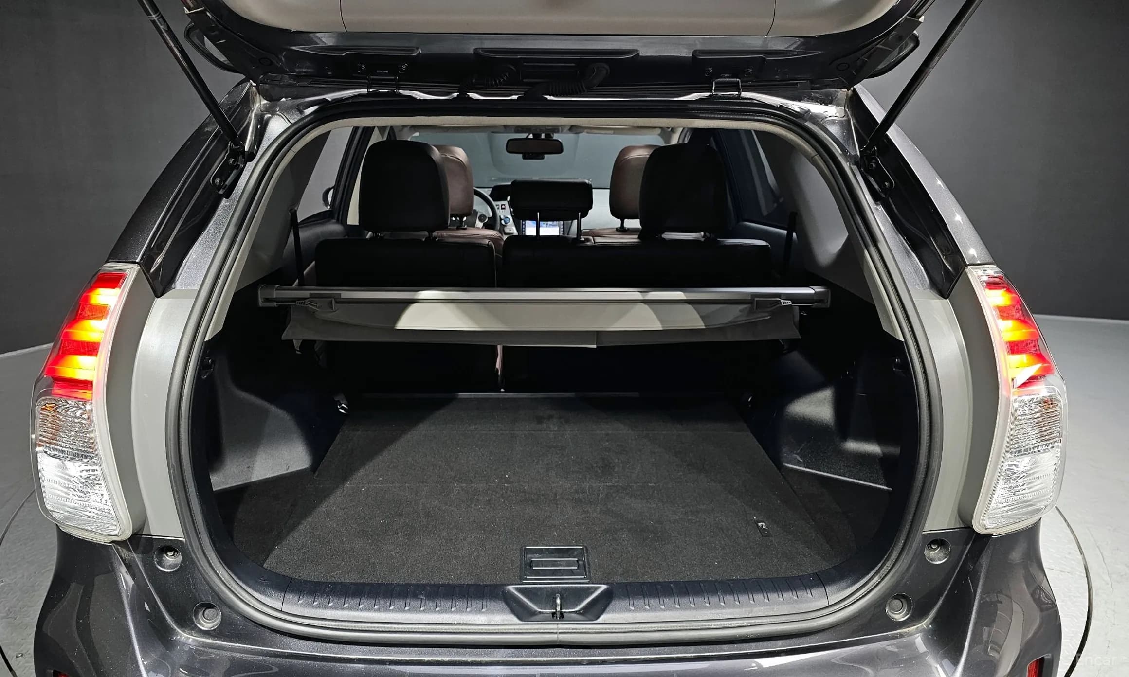 Prius V