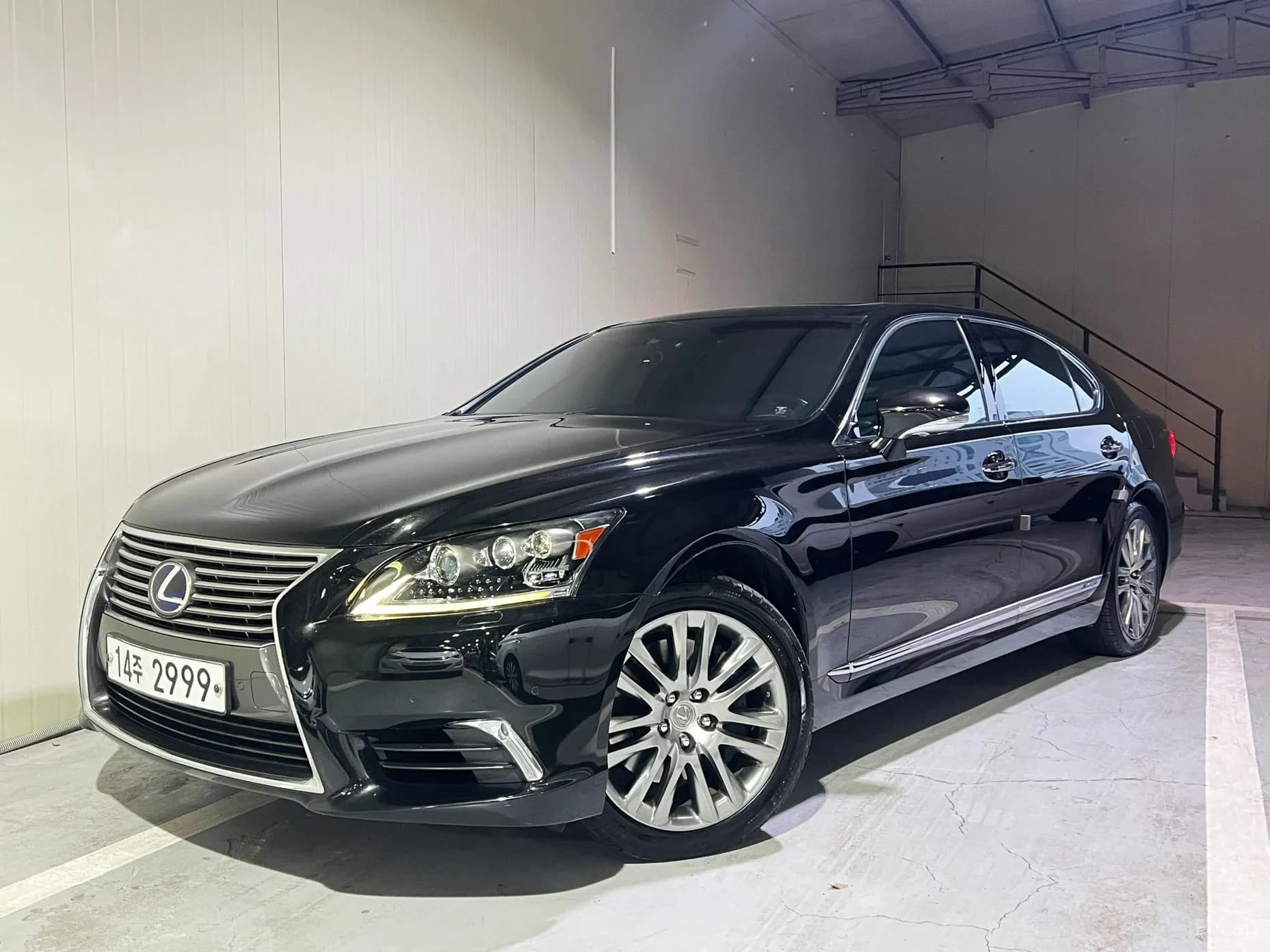 LS600hL