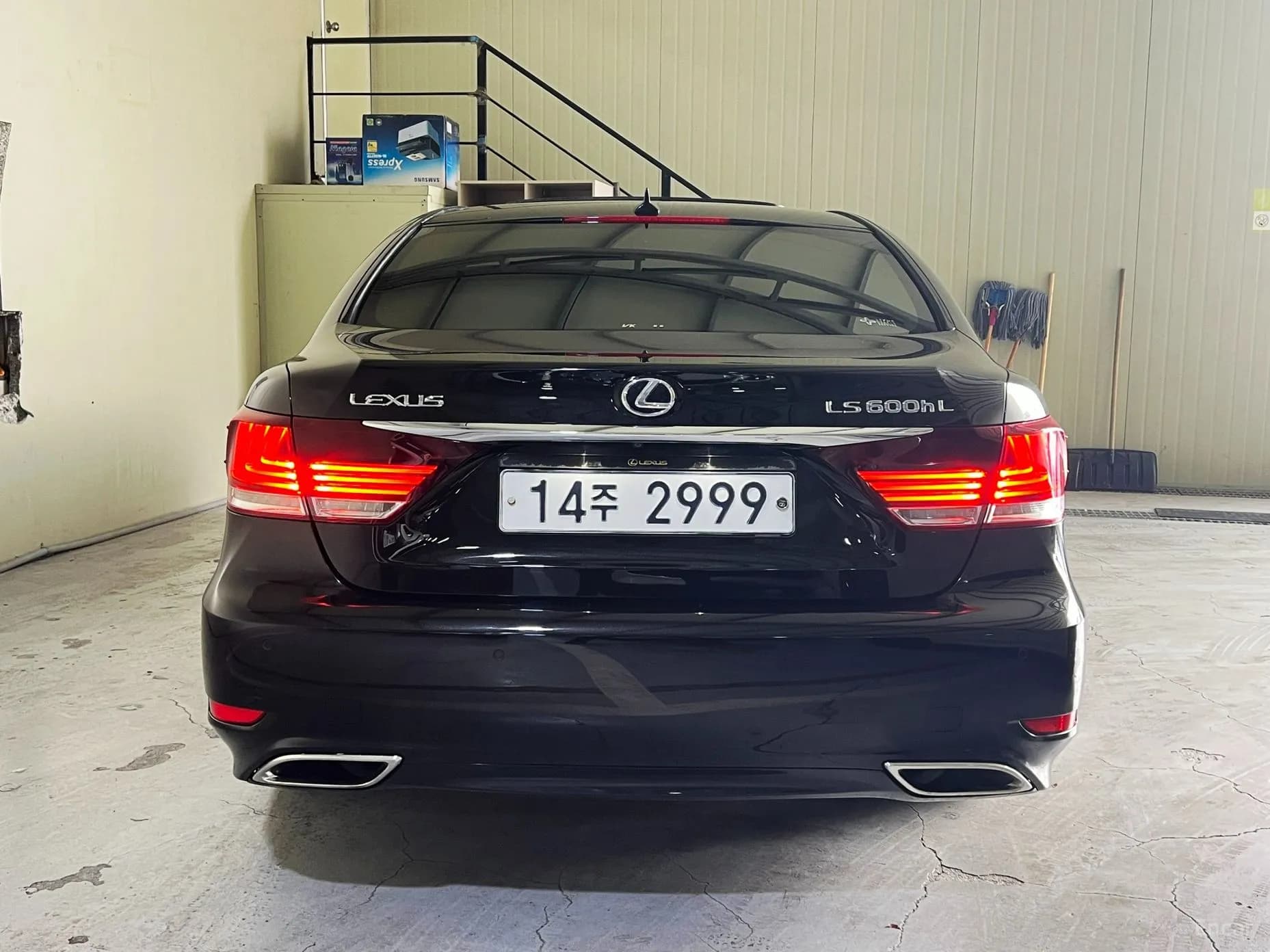 LS600hL