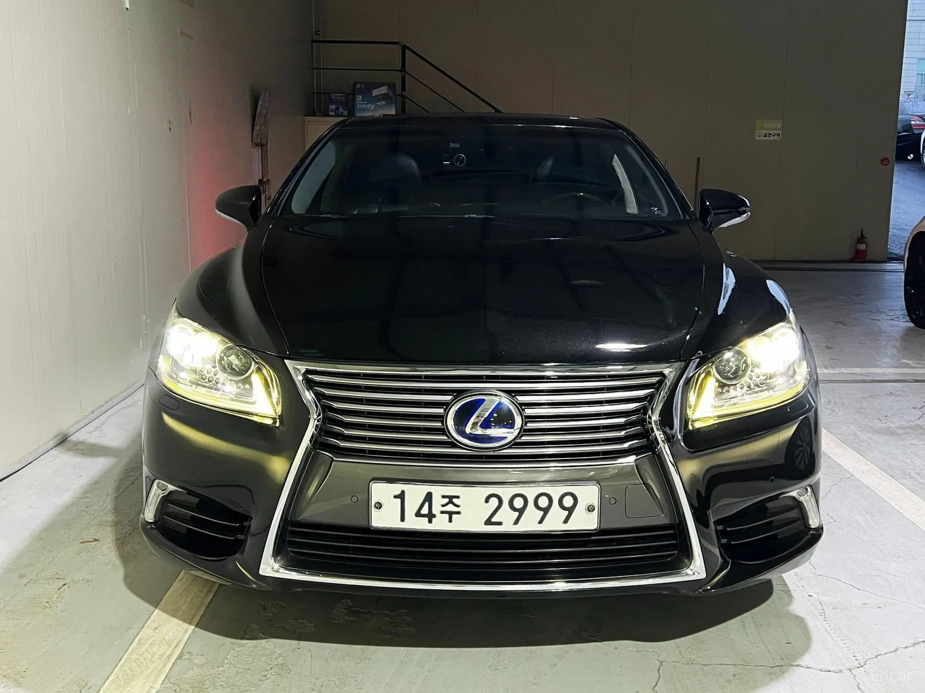 LS600hL