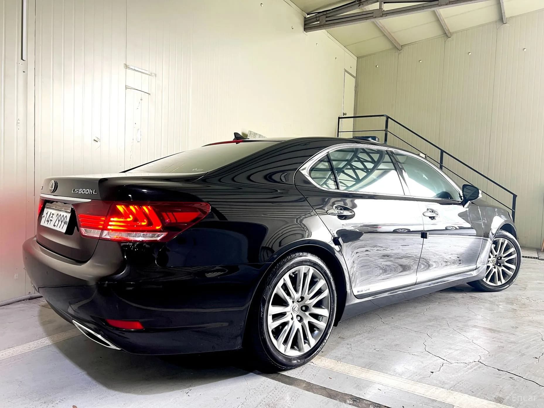 LS600hL