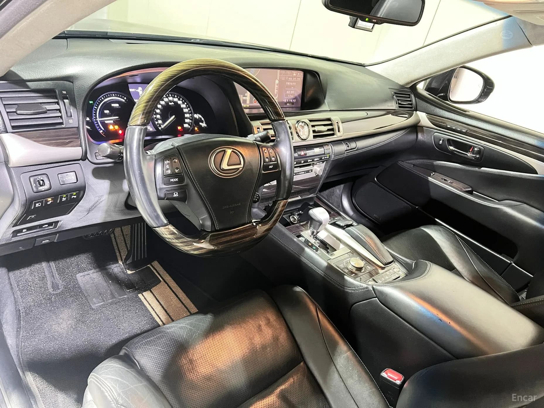 LS600hL