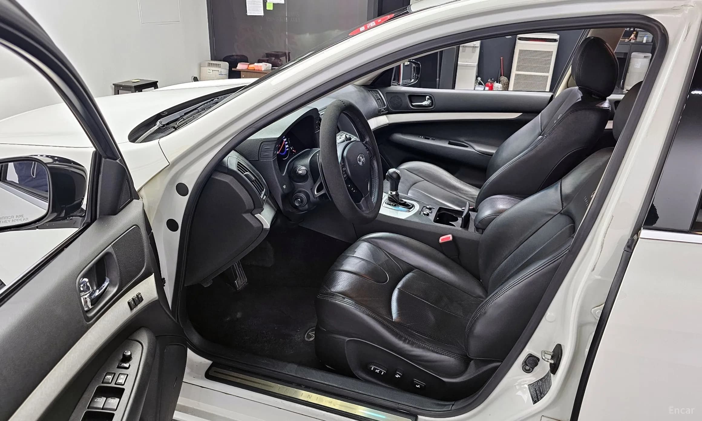 G37