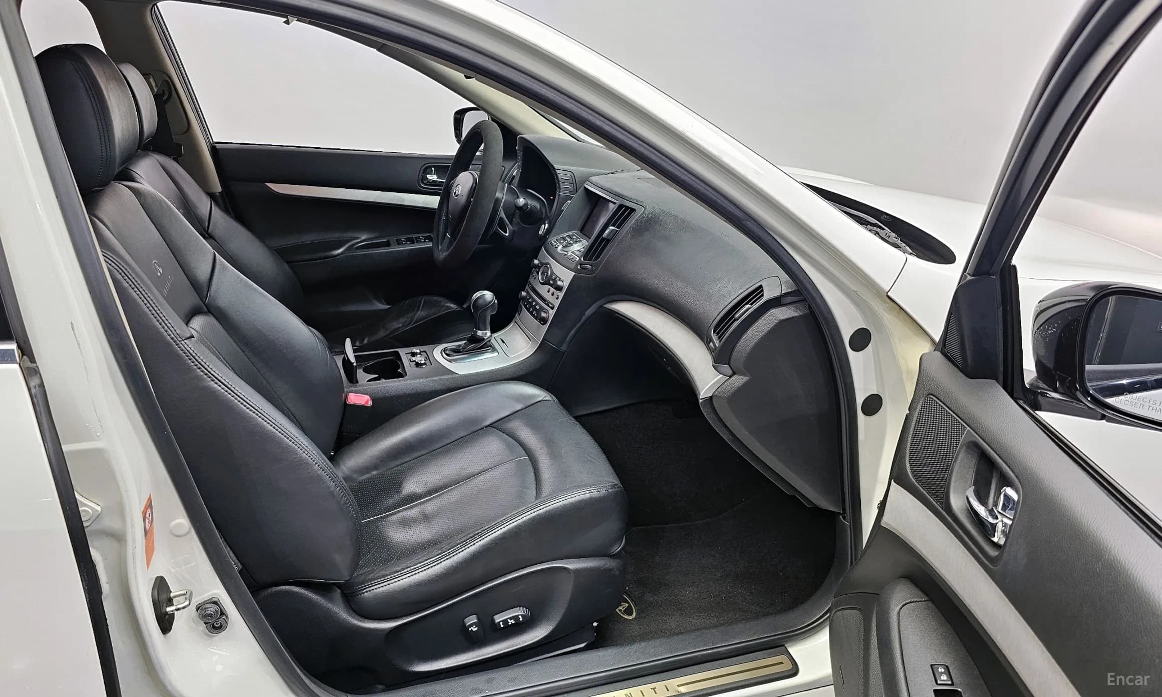 G37
