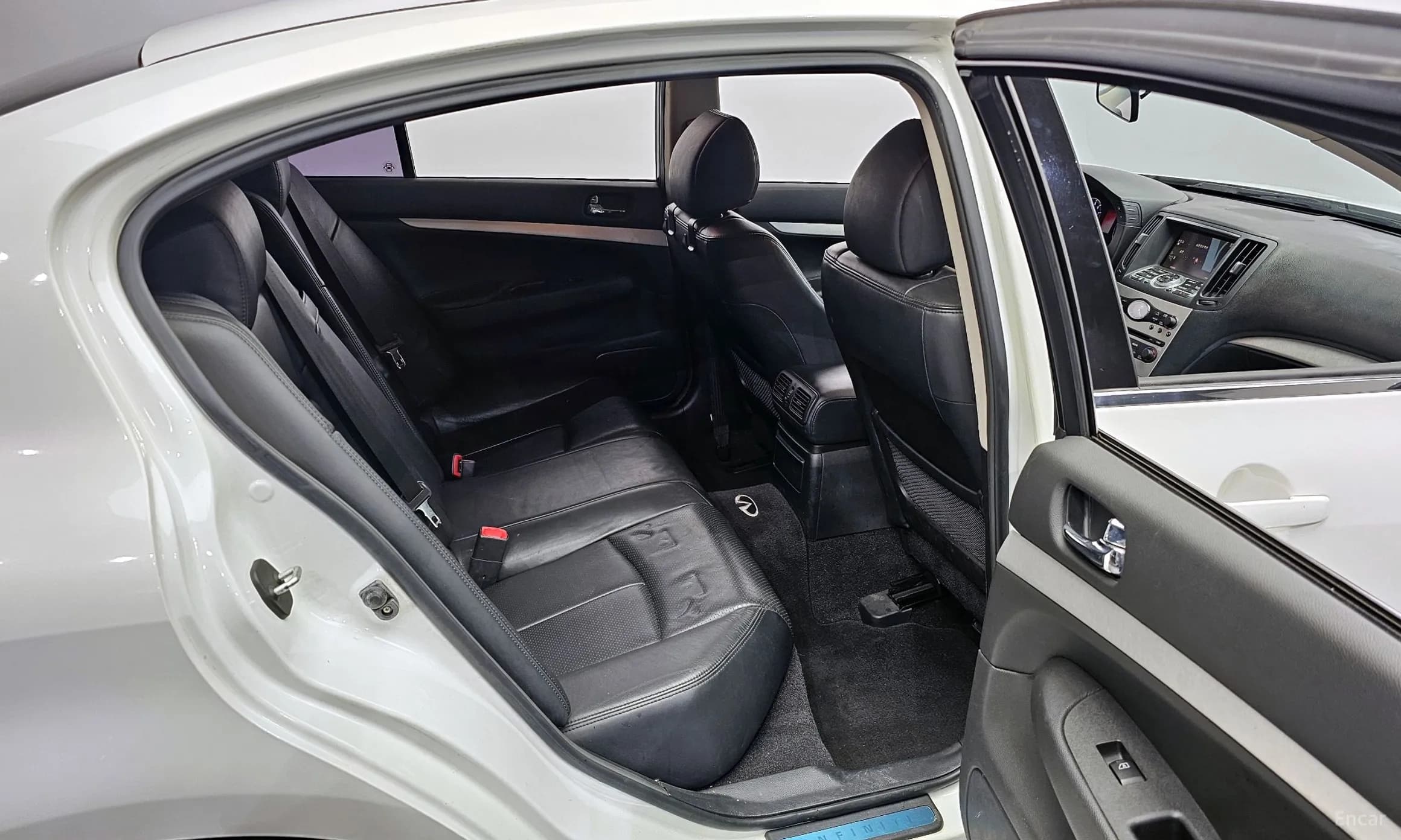 G37