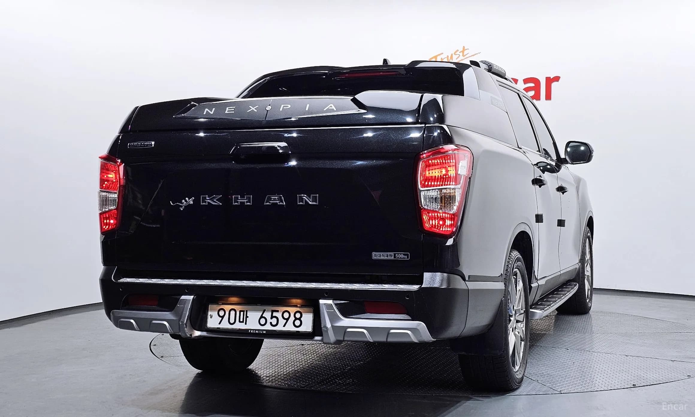 Rexton Sports Khan