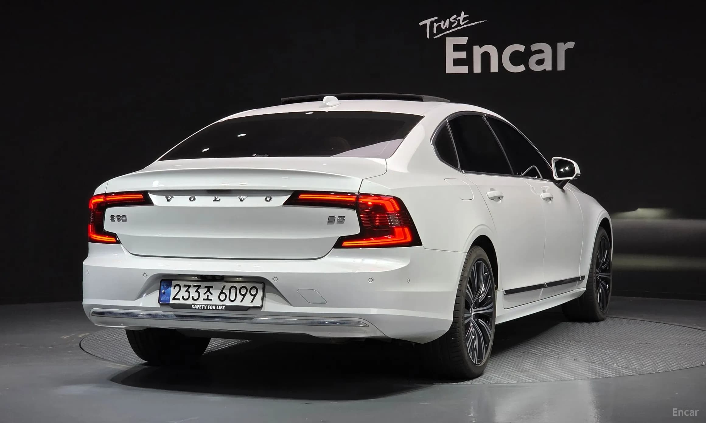 S90