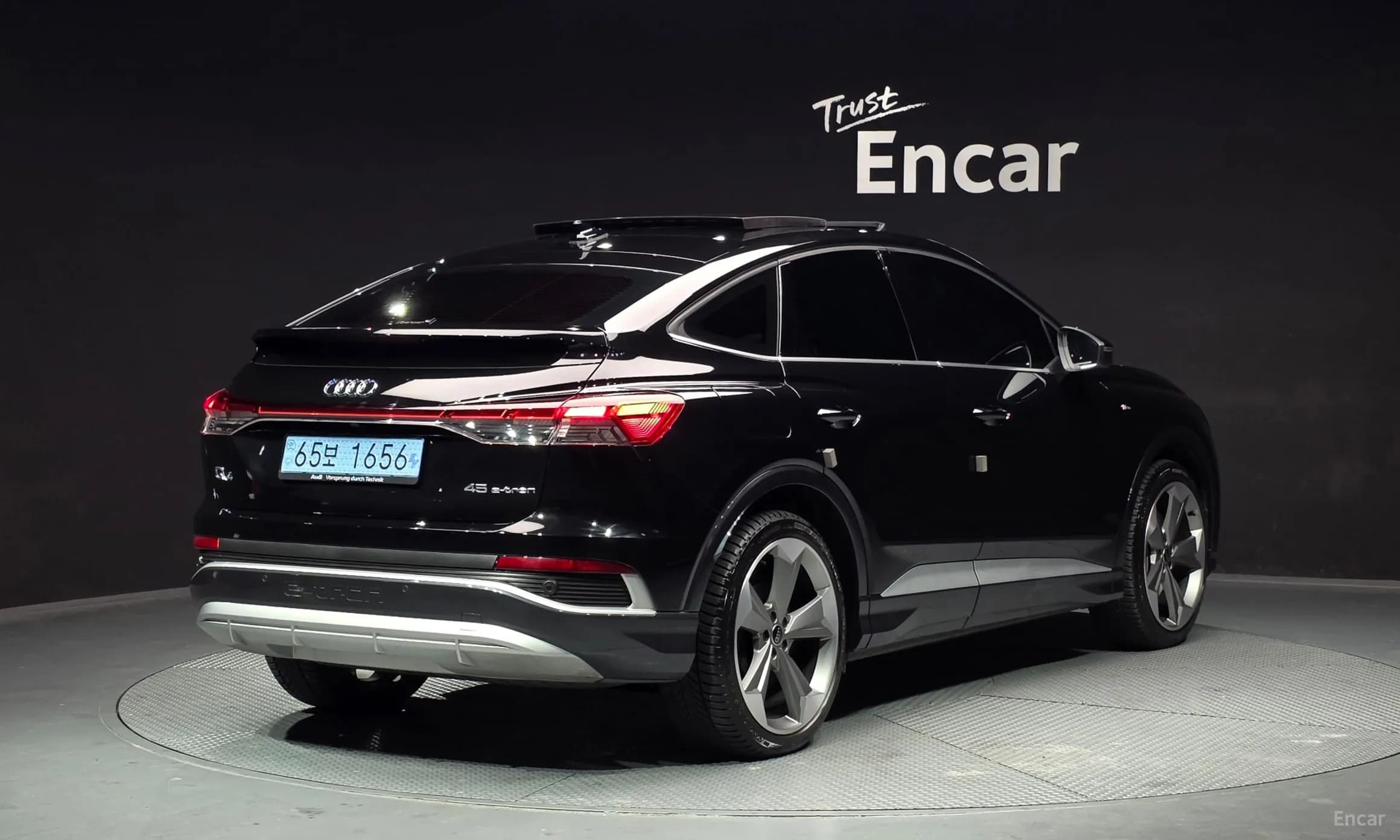 Q4 e-tron (F4)