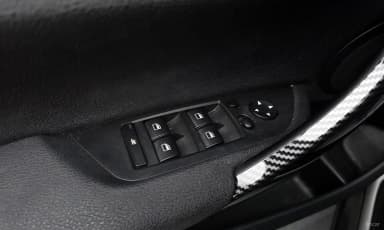X1 (E84)