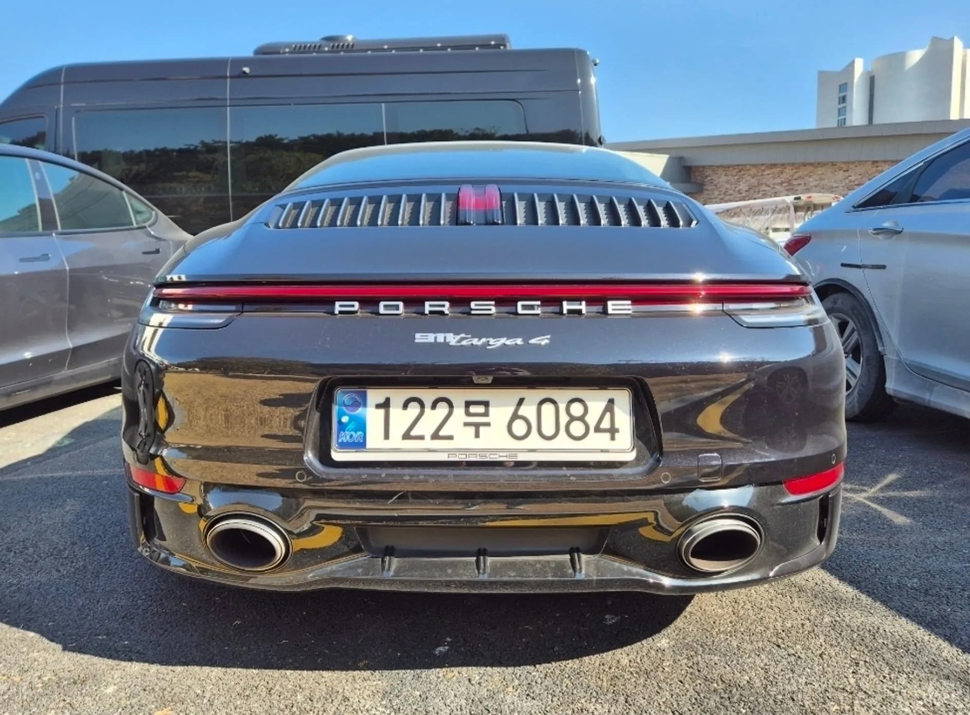 911 (992)