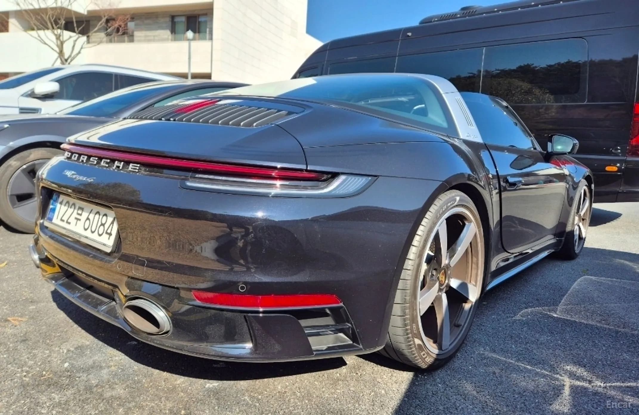 911 (992)