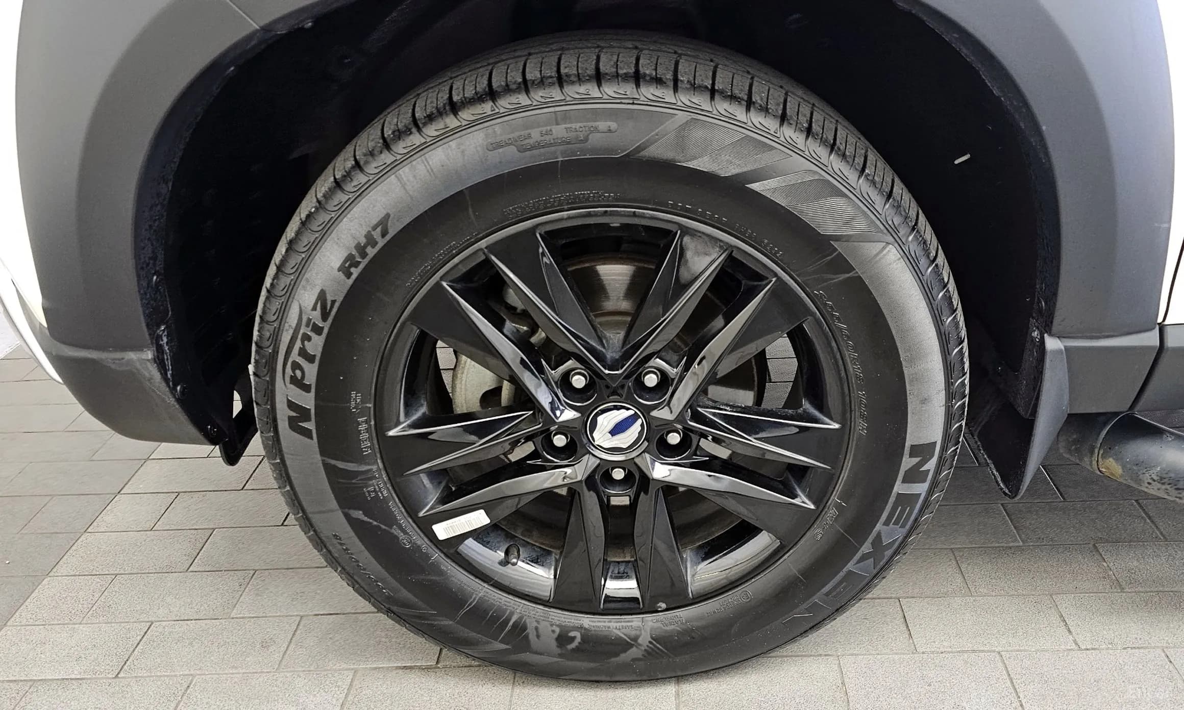 Rexton Sports Khan