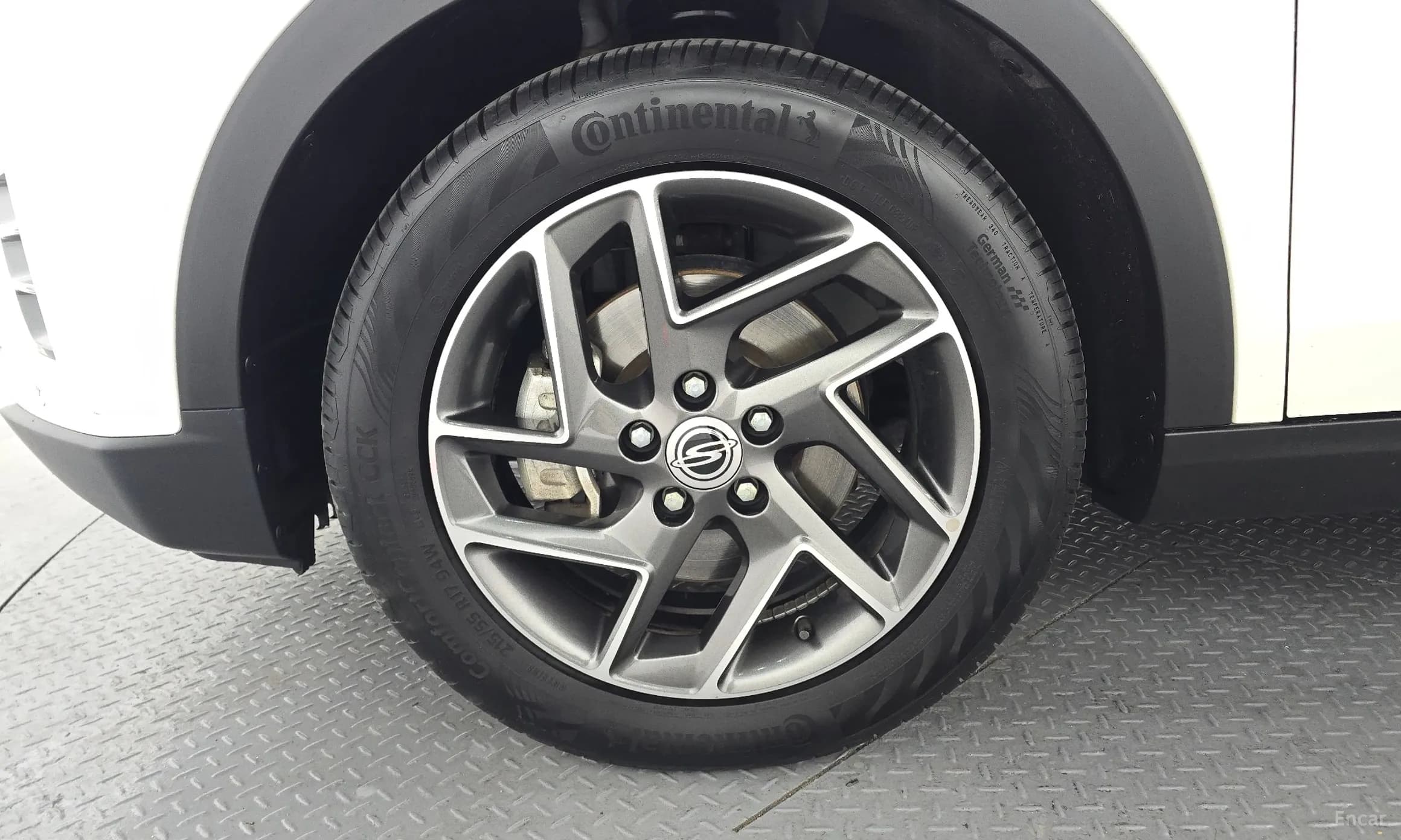 Berry New Tivoli