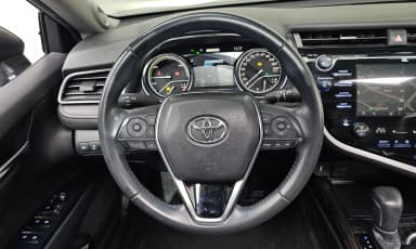 Camry (XV70)