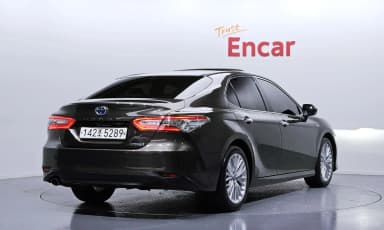 Camry (XV70)