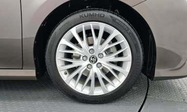Camry (XV70)