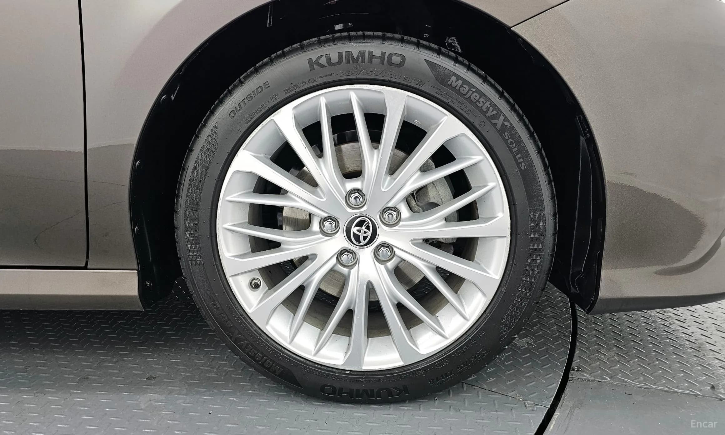 Camry (XV70)
