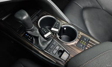 Camry (XV70)