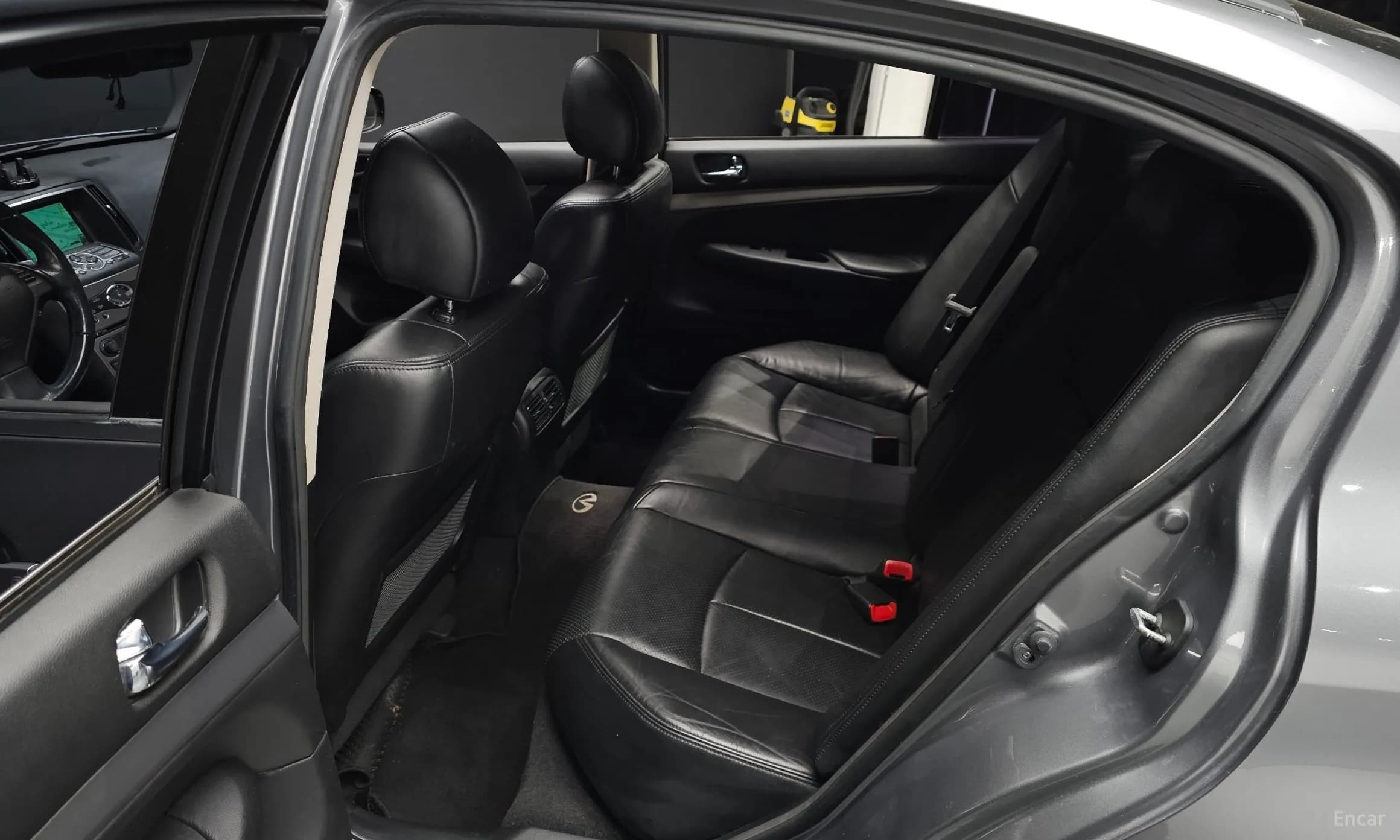 G37