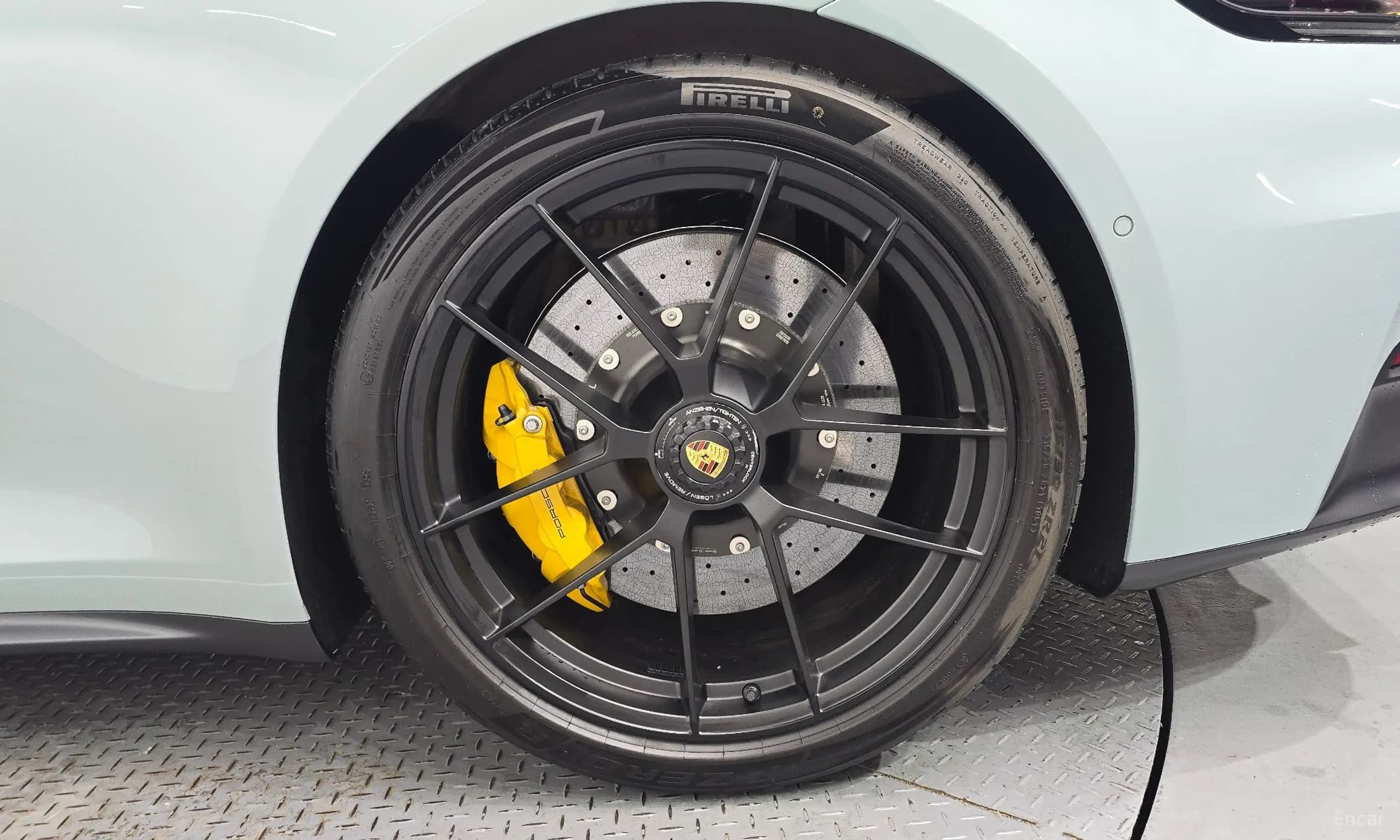 911 (992)