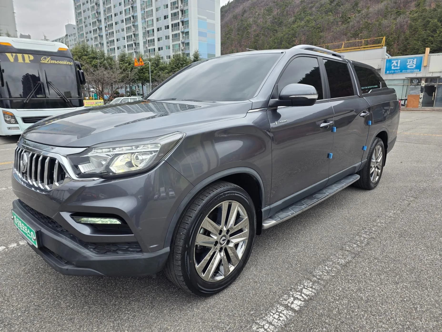 Rexton Sports Khan