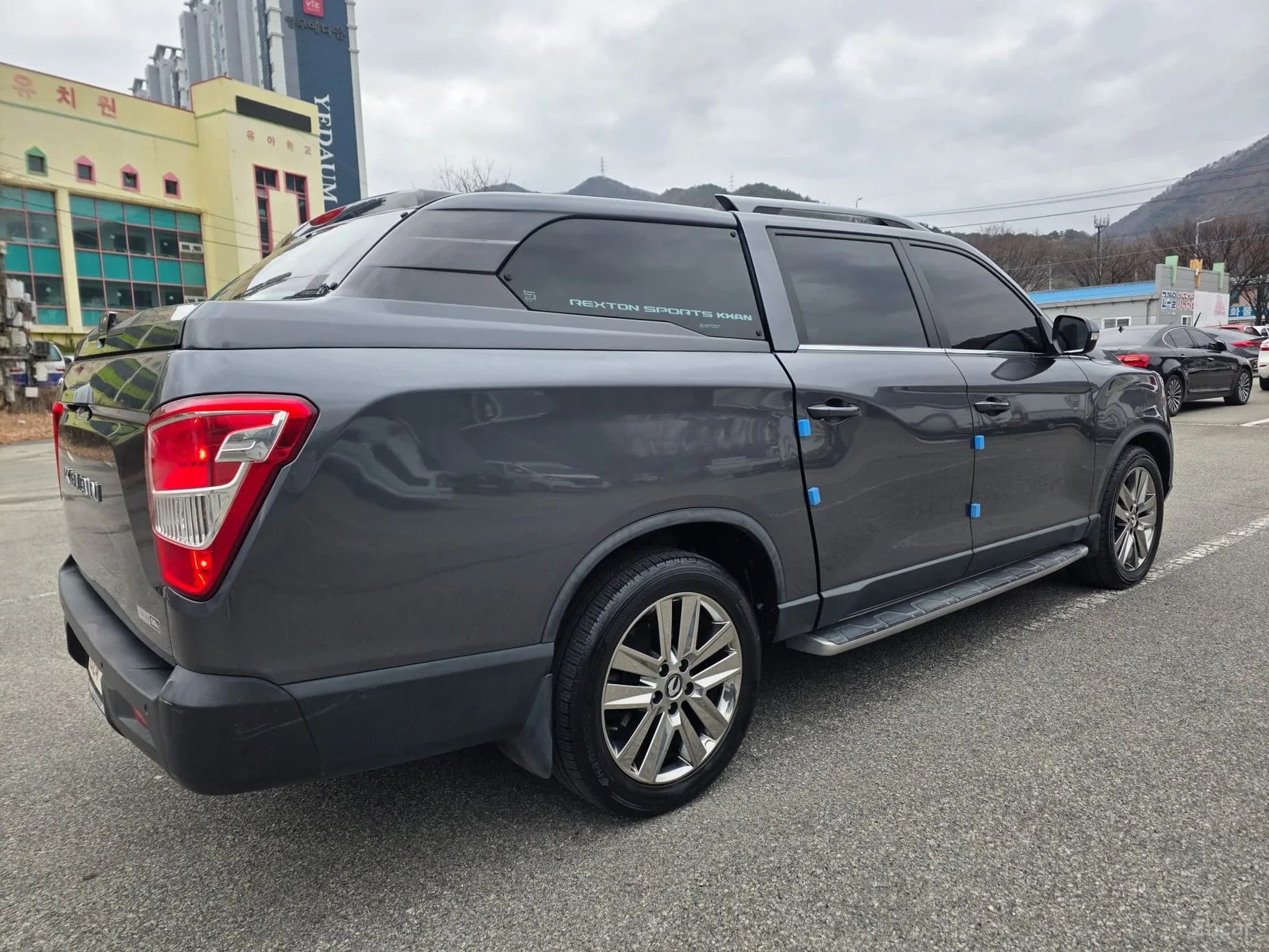 Rexton Sports Khan