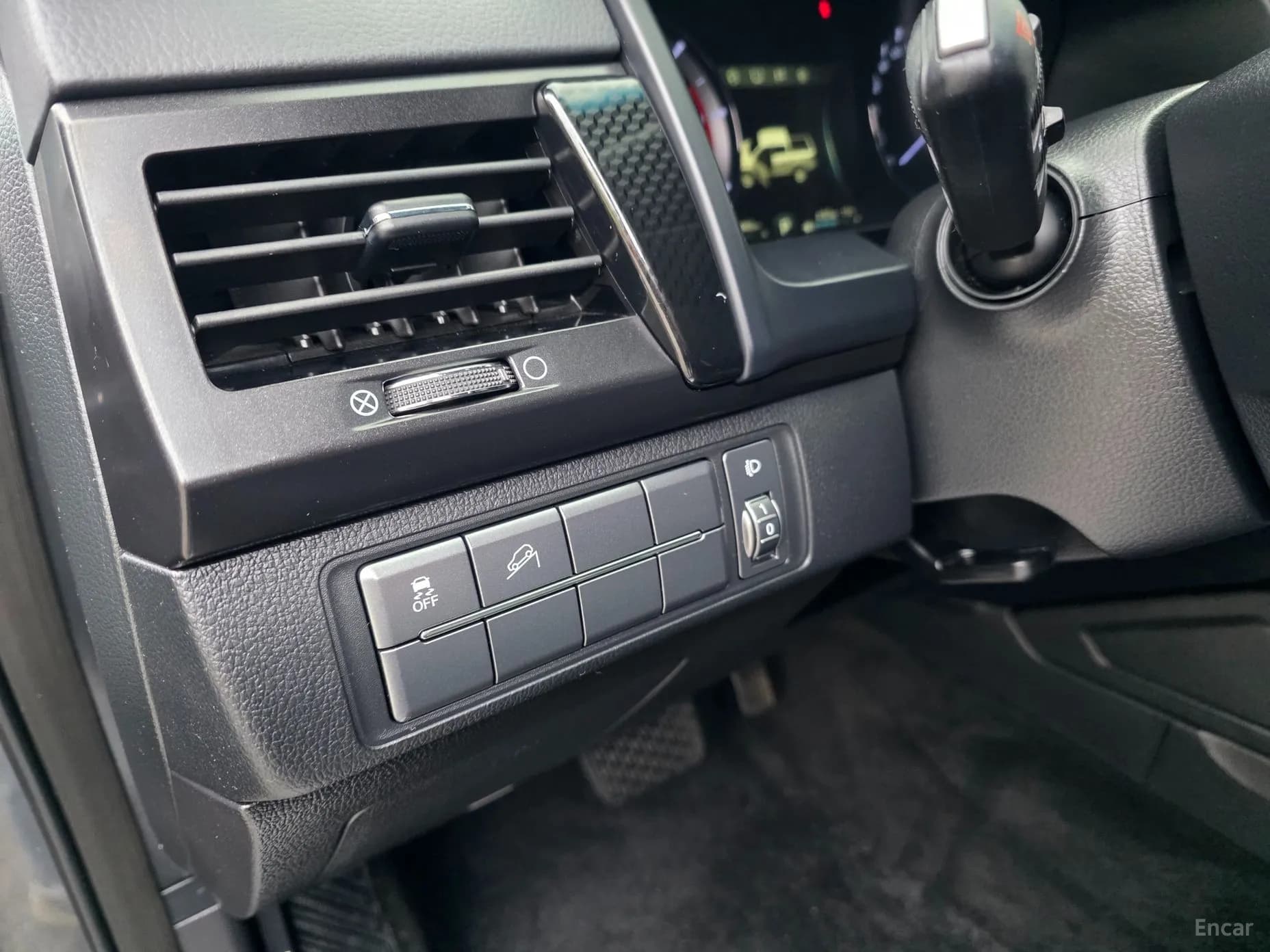 Rexton Sports Khan