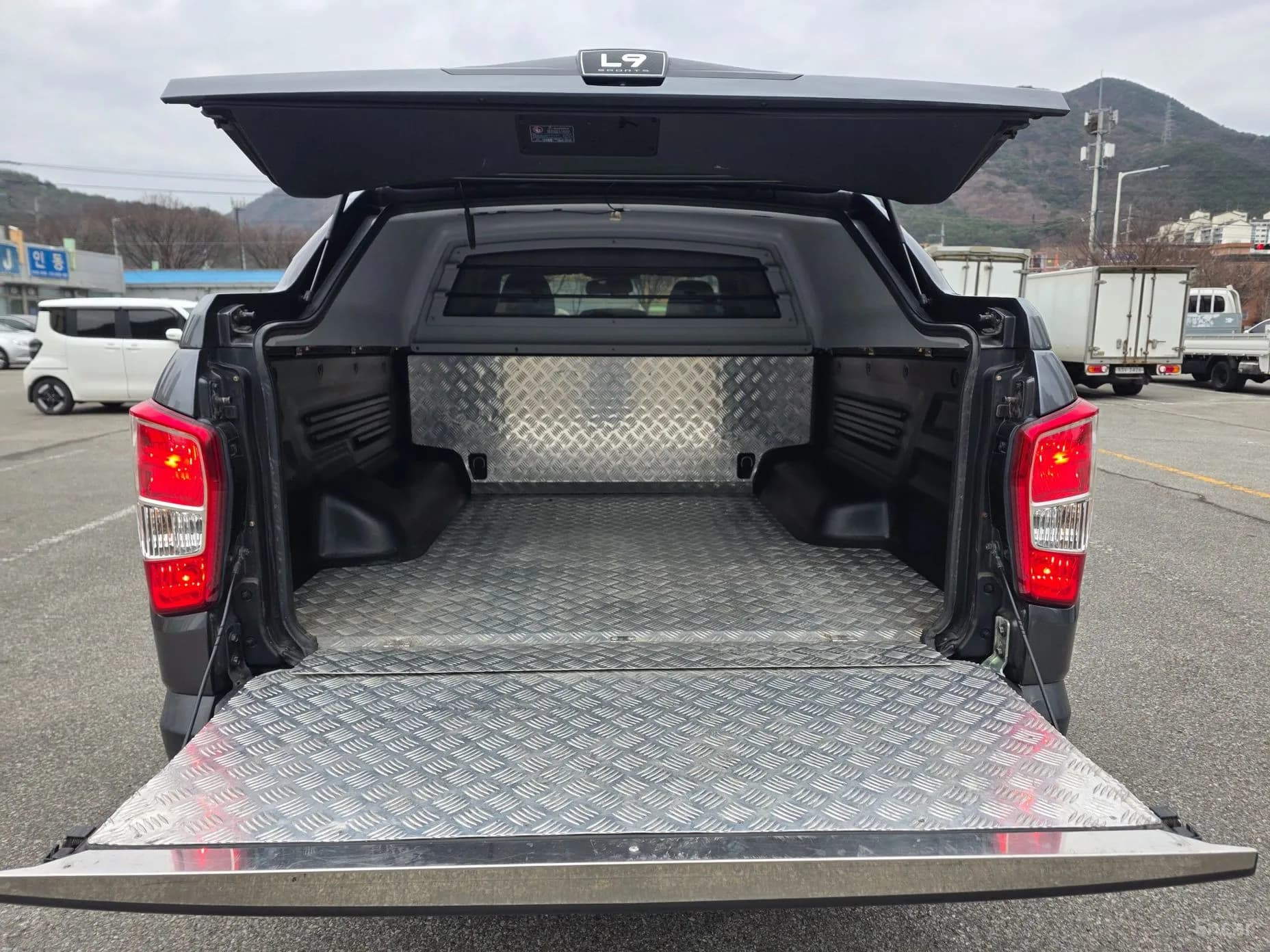 Rexton Sports Khan