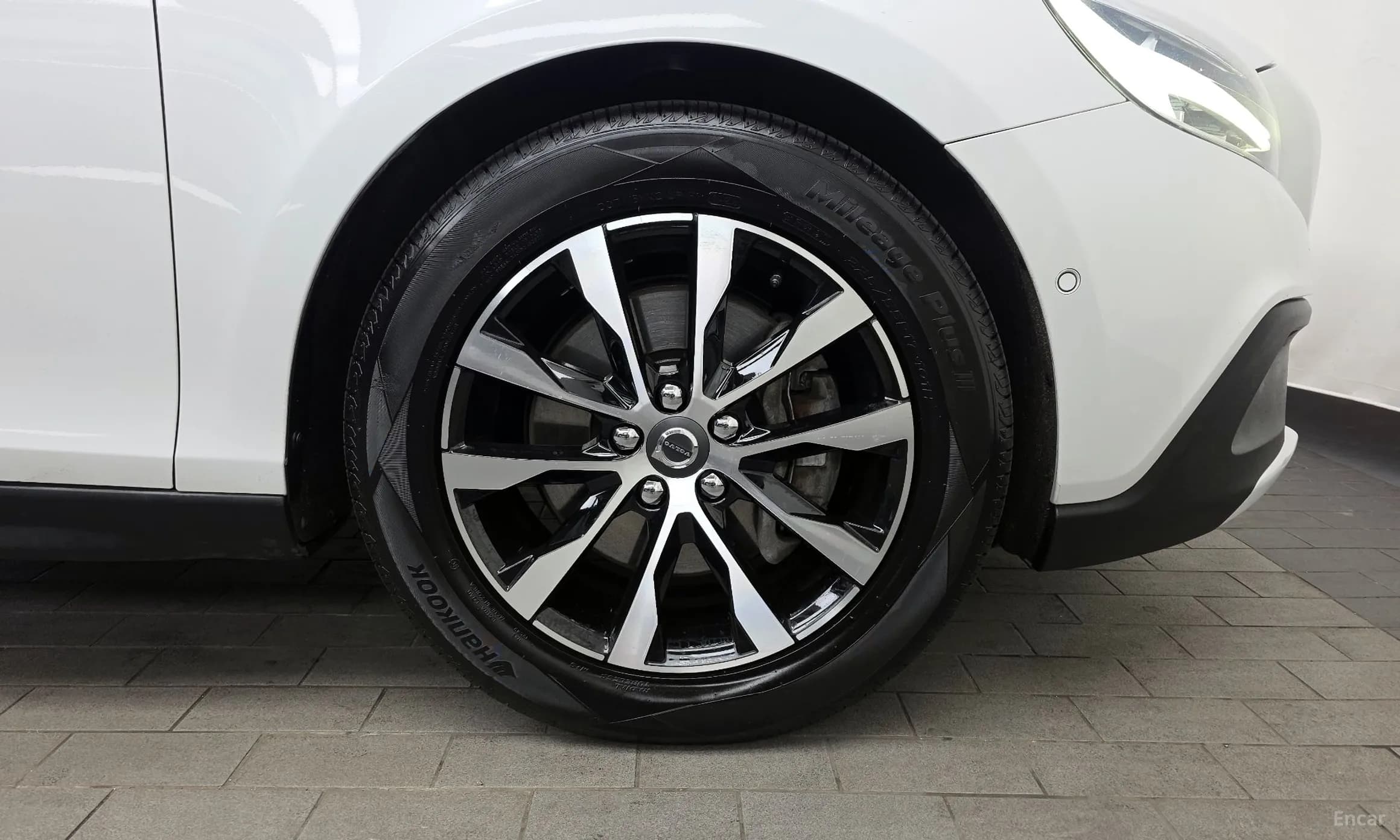 V40 Cross Country