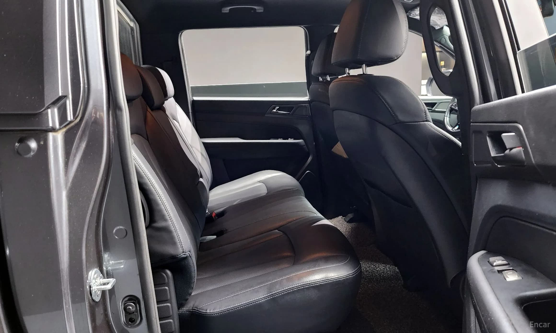 Rexton Sports Khan