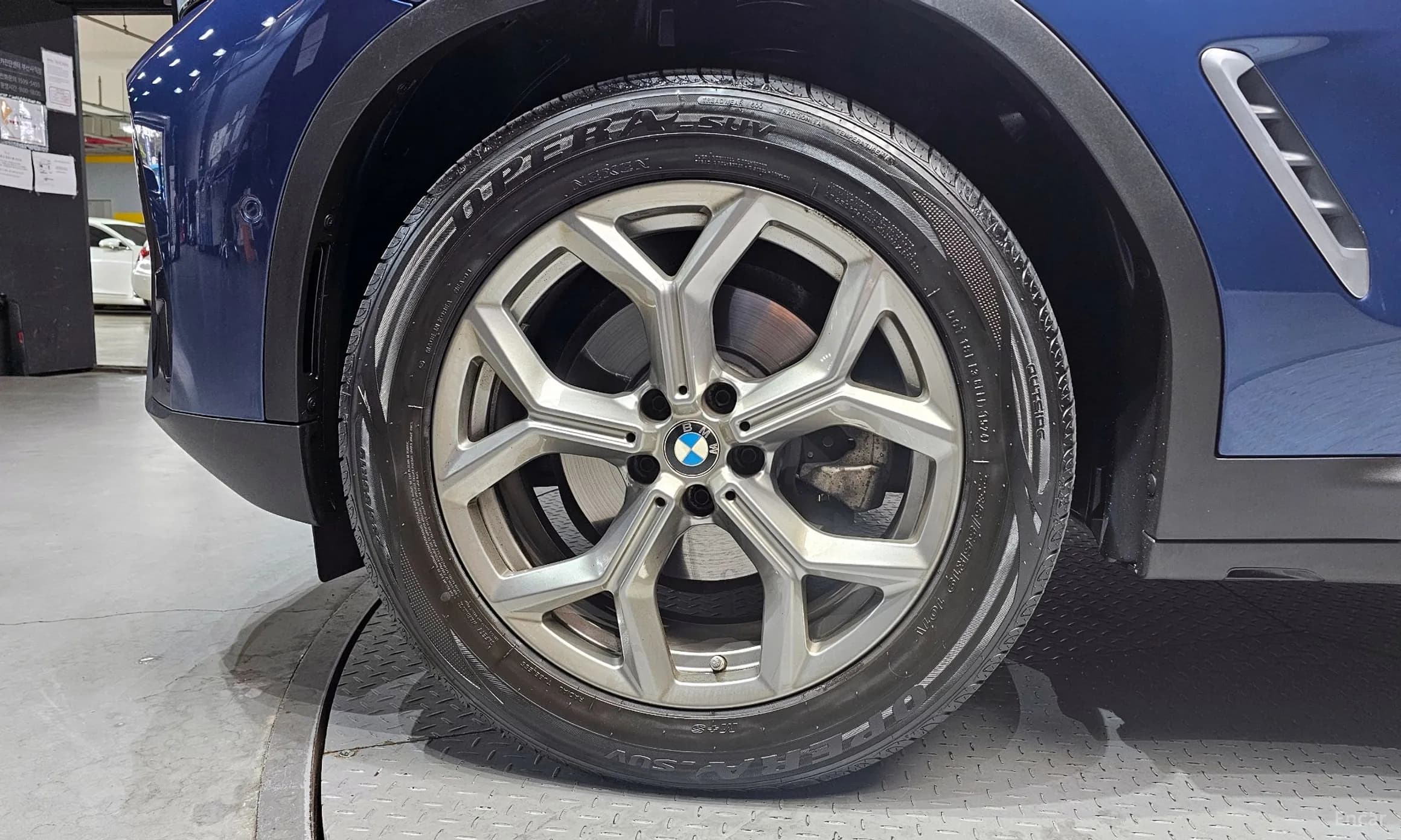 X4 (G02)
