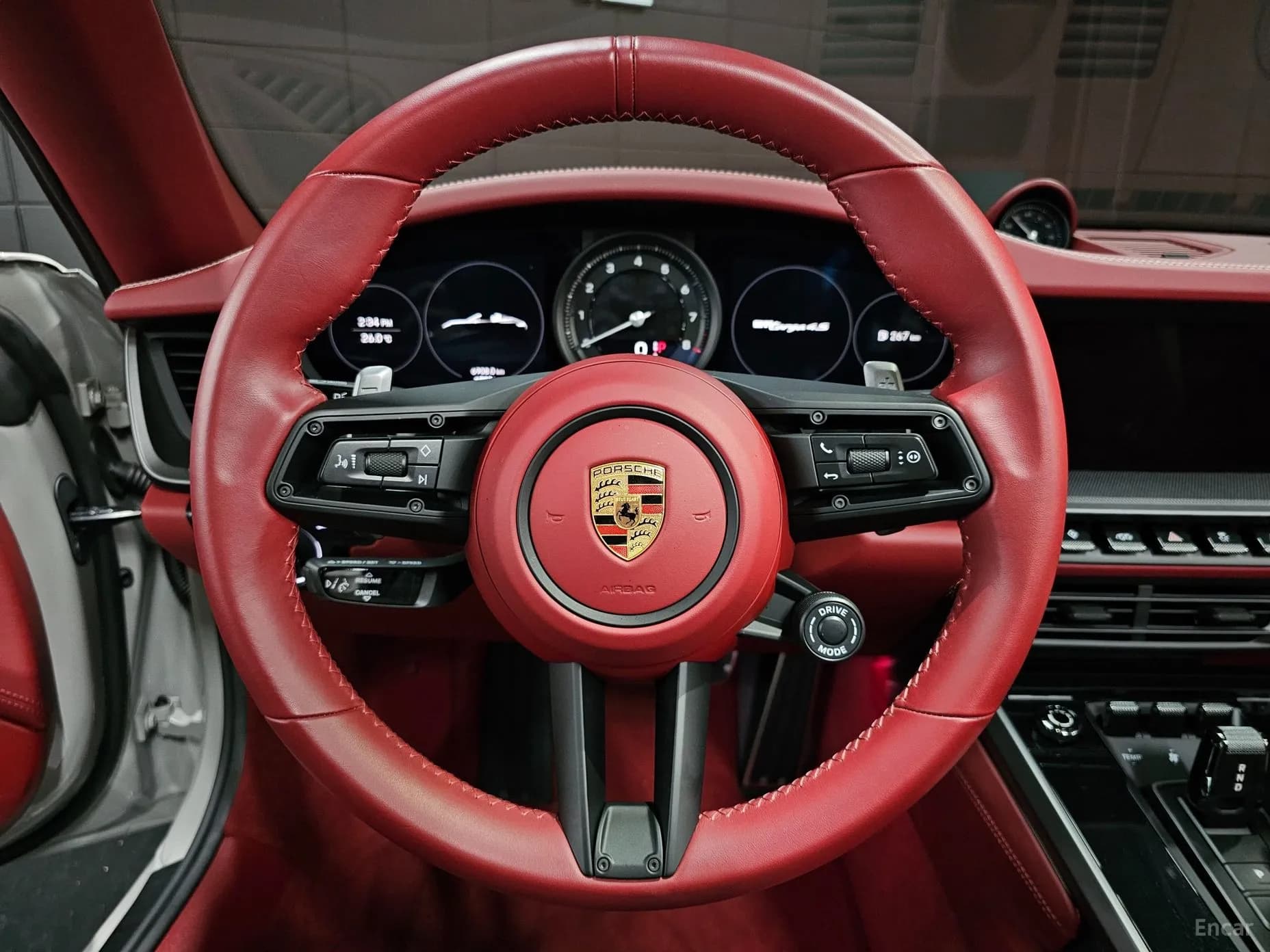 911 (992)