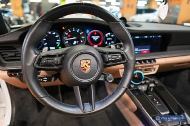 911 (992)