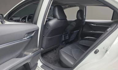 Camry (XV70)